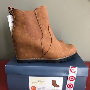 Universal Thread Amalia wedge boot